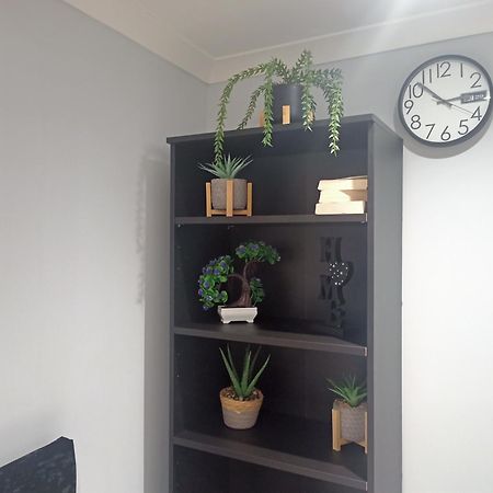 Homey Studio In Newport Perfect For Couples & Travelers ภายนอก รูปภาพ