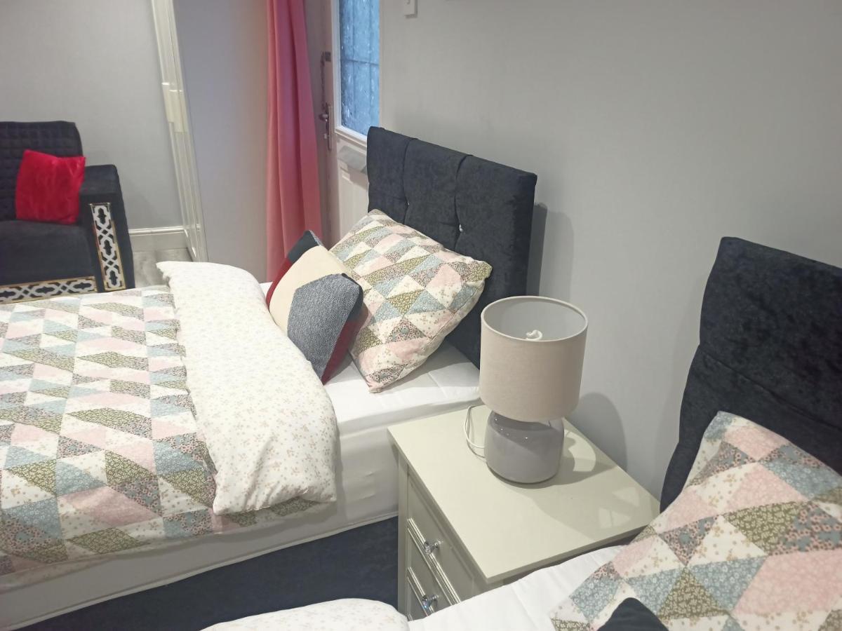 Homey Studio In Newport Perfect For Couples & Travelers ภายนอก รูปภาพ